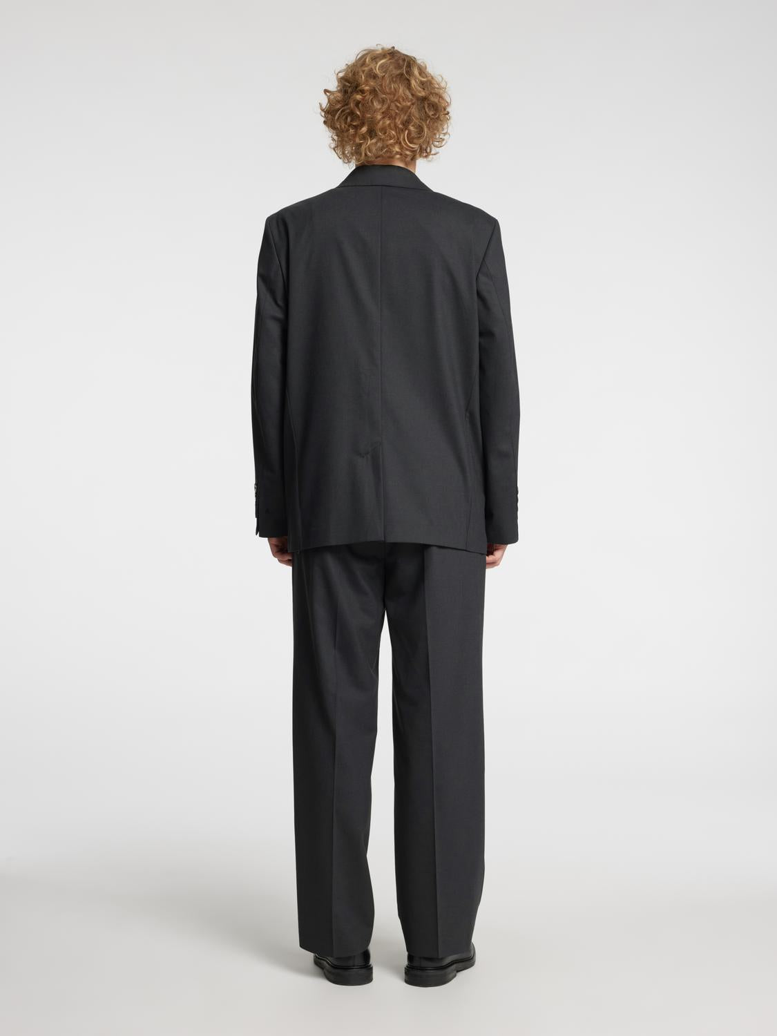 model_shot-back